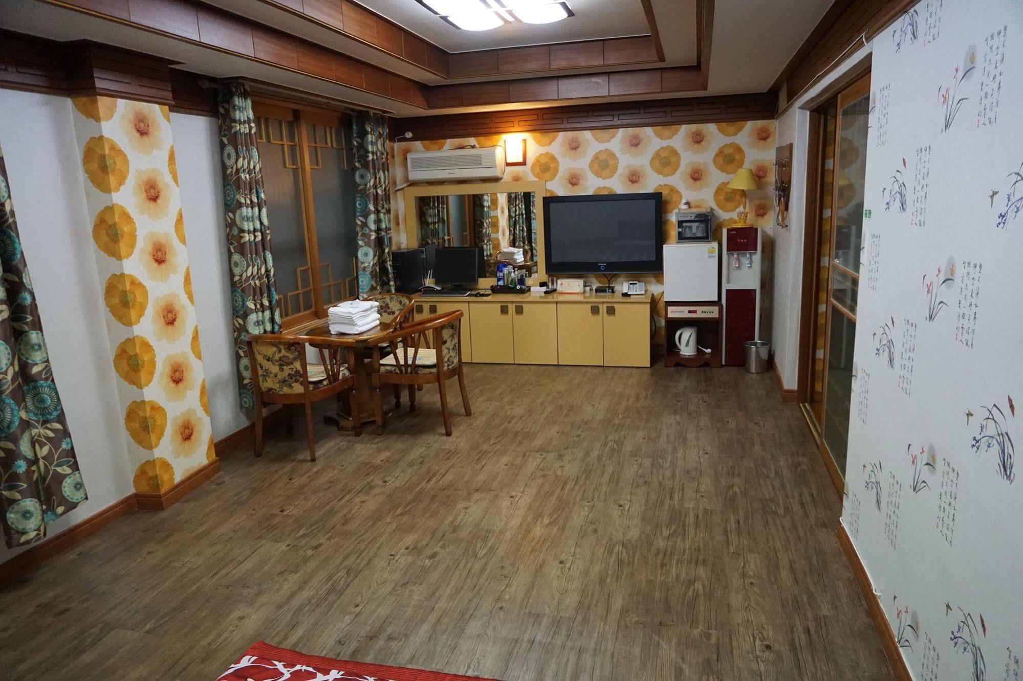Goodstay Andong Park Hotel Exterior photo